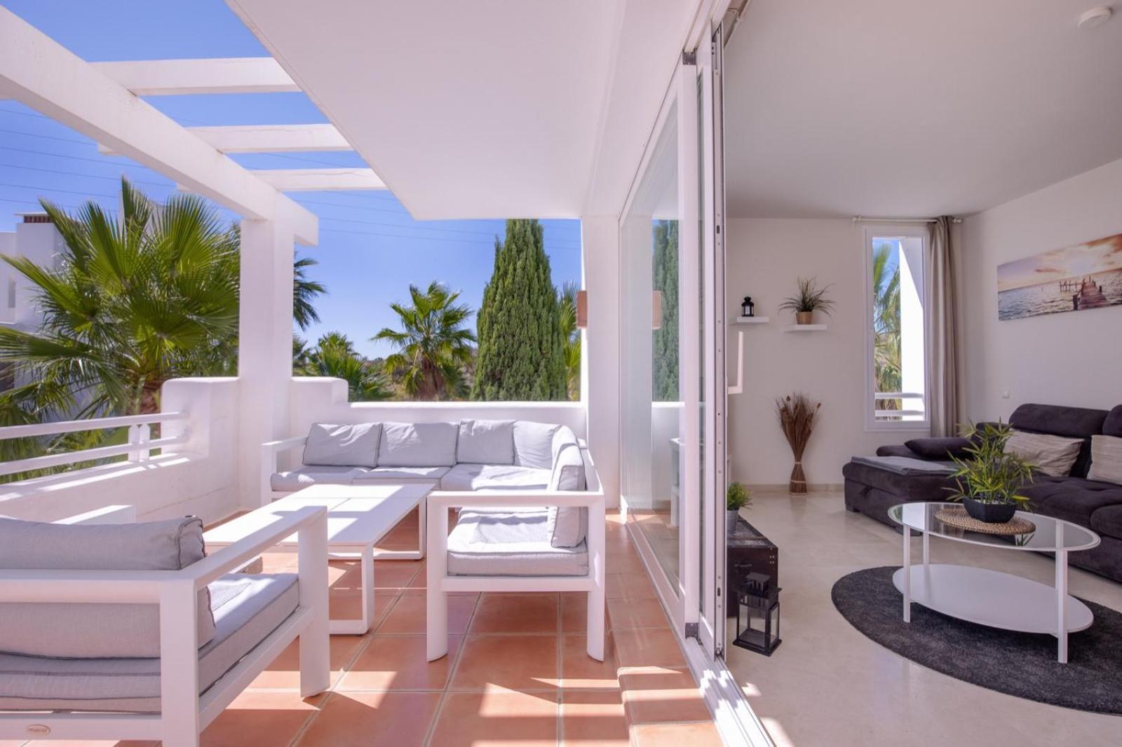 דירות Alcazaba Lagoon Estepona Golf מראה חיצוני תמונה