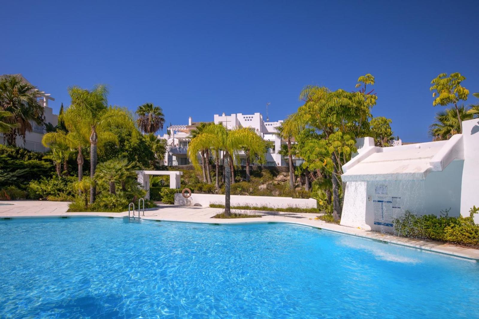 דירות Alcazaba Lagoon Estepona Golf מראה חיצוני תמונה
