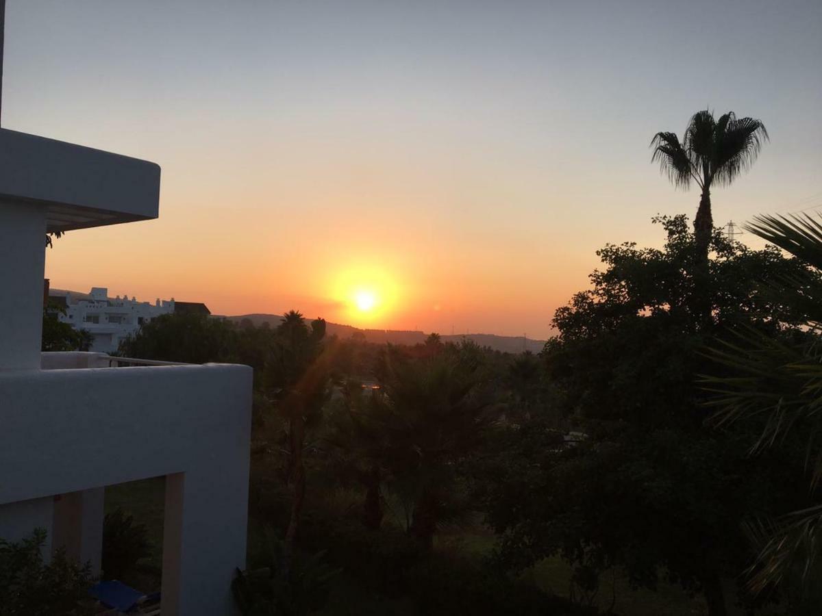 דירות Alcazaba Lagoon Estepona Golf מראה חיצוני תמונה